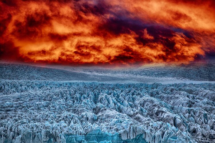 Island, Land aus Feuer und Eis (Fotomontage aus Abendlicht und Gletscherkante)